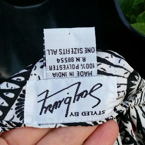 Vintage 70s Black Indian Daishki Styled by Say-Bur - Picture 3 of 4